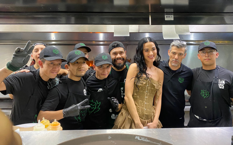 Katy Perry Relaxes with Tacos in Mexico City Before ‘The Lifetimes Tour’ Concert Dates